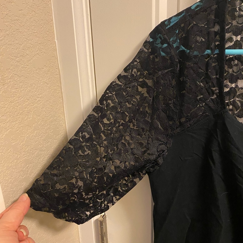 NWT Torrid 1 Blouse Black Stretch Lace Arm Top 1X Shirt Body Hugging - Picture 3 of 8